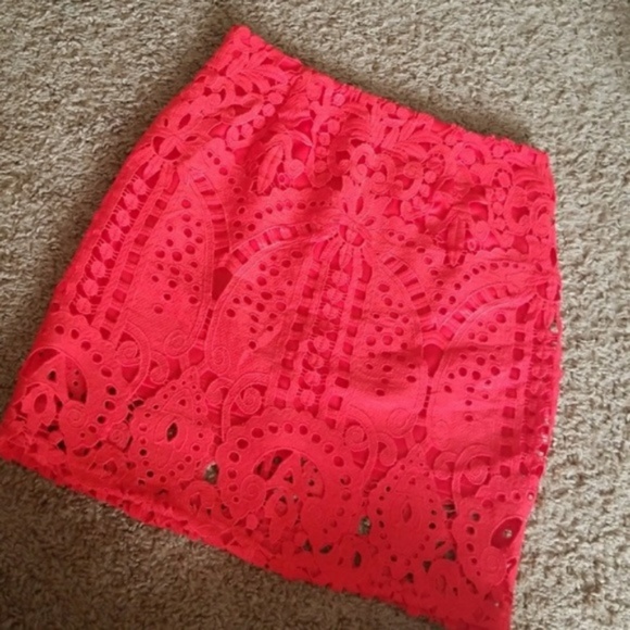 FOREVER21 crochet overlay bright red mini skirt size M - Picture 3 of 5